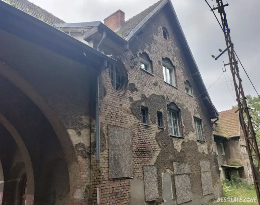 Opuszczone wille ceglówka.