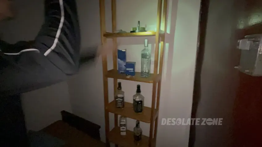 Opuszczona fabryka manekinów i rekwizytów reklamowych - photo 1/144