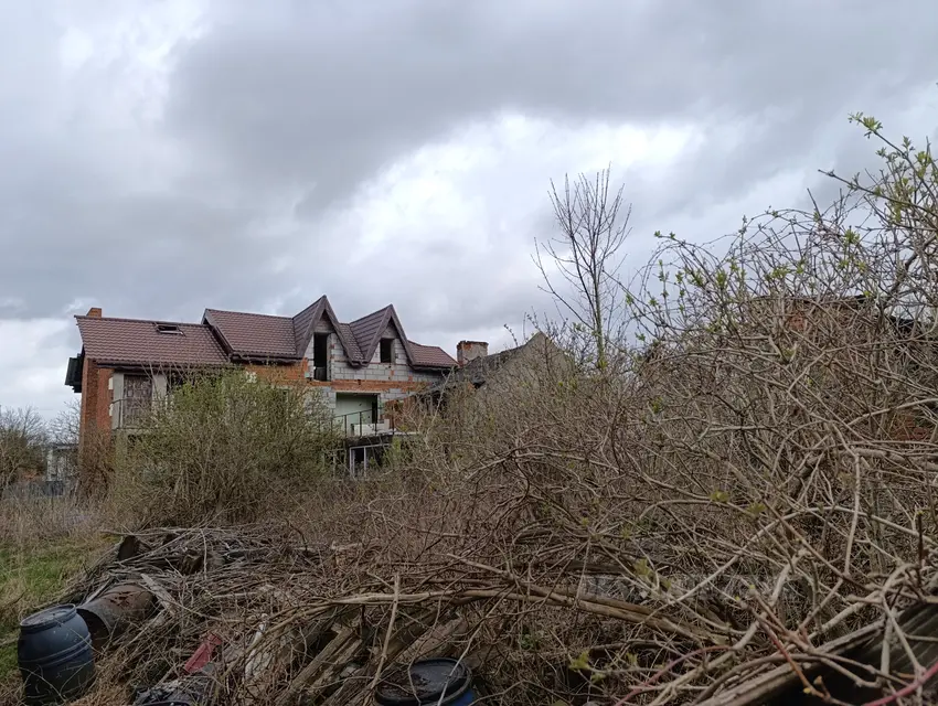 Opuszczony dom - zdjęcie 1/4