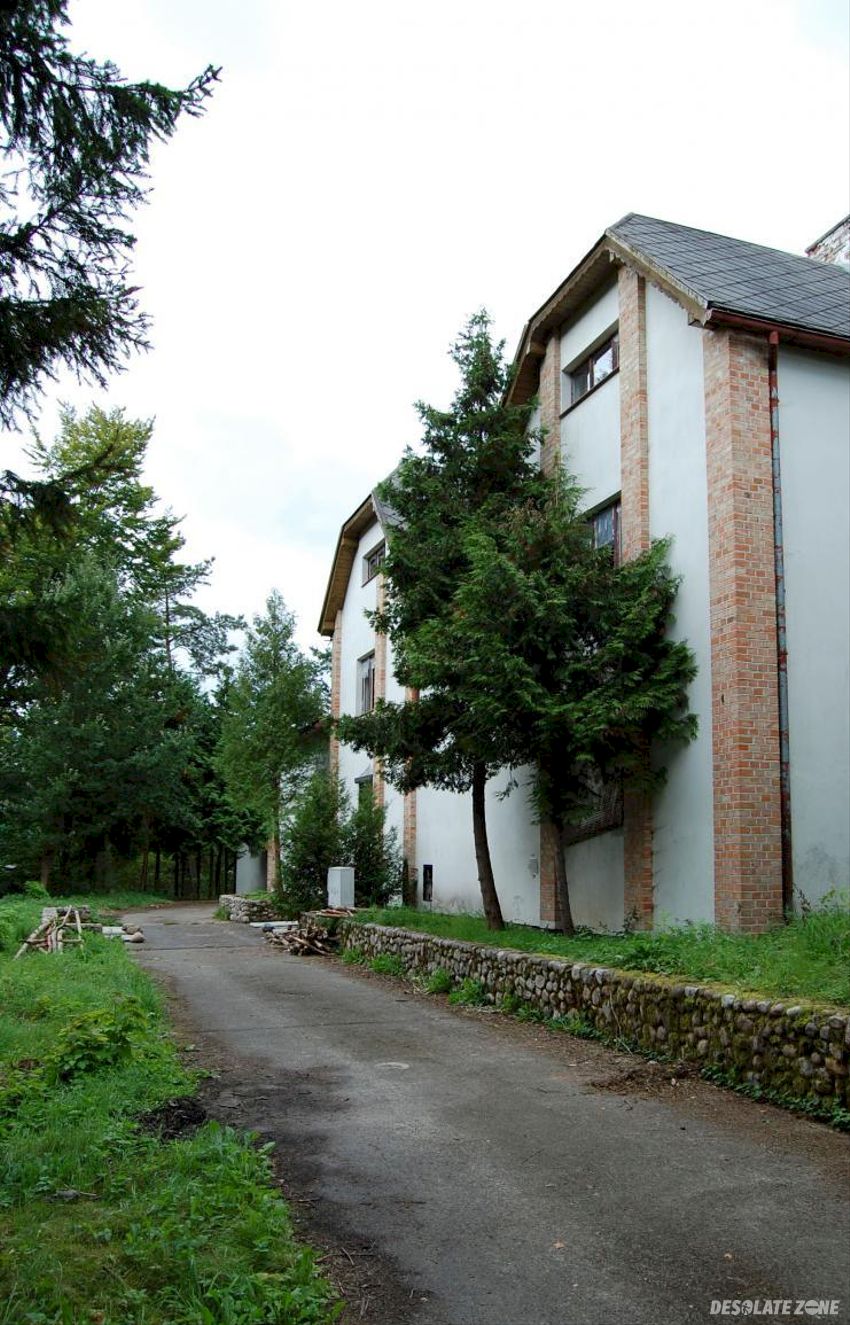 Opuszczona willa, zgorzałe