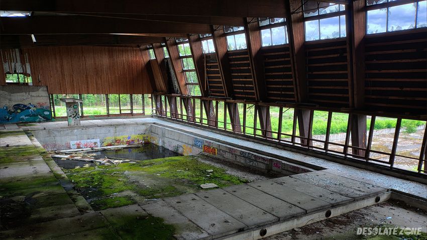 Opuszczony basen, ozimek