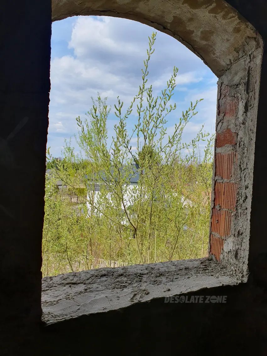 Opuszczona willa na rokiciu - photo 1/4