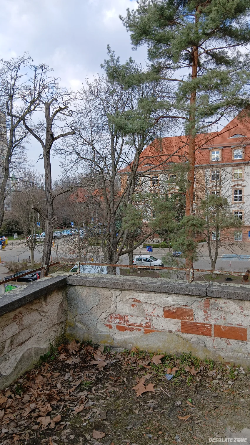 Opuszczona willa - zdjęcie 1/4