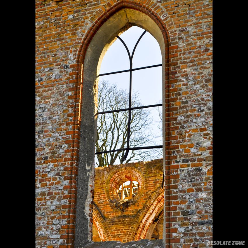 Ruiny średniowiecznego kościoła, fiszewo