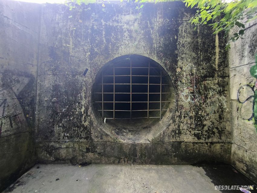 Kolektor burzowy z pomieszczeniem odpływowym