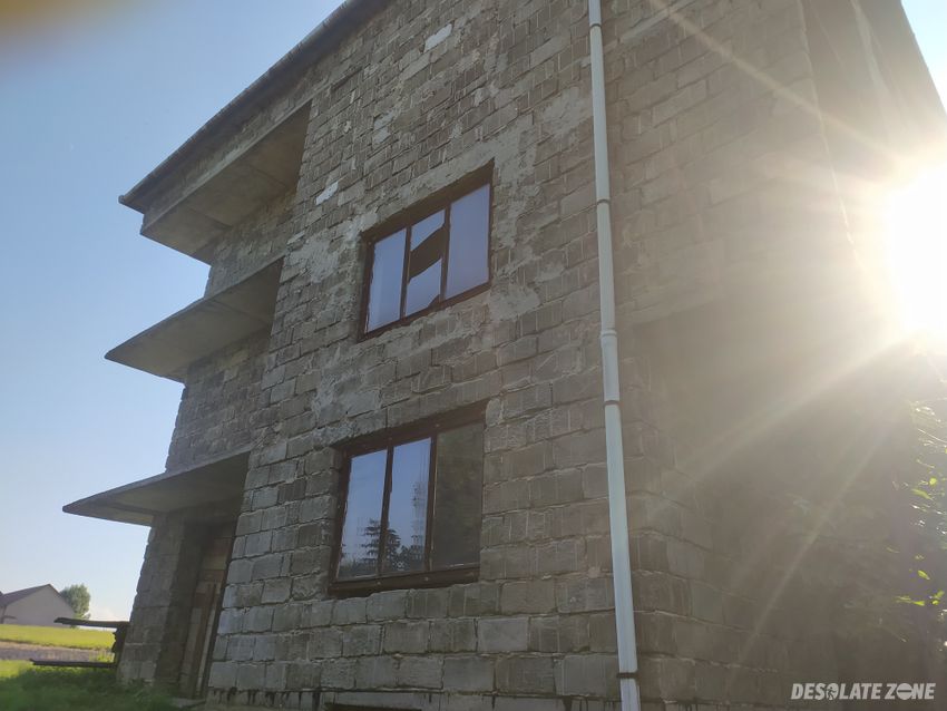 Duży niedokończony dom