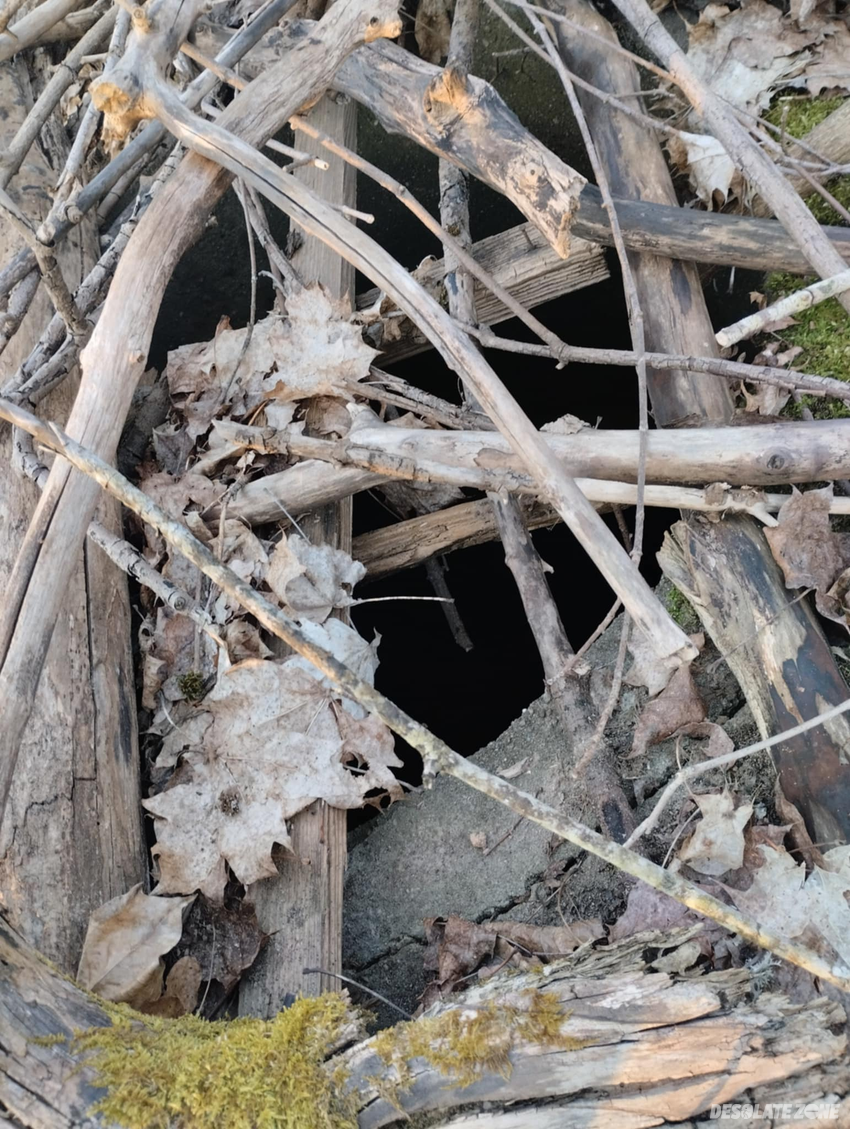 Opuszczone pozostalosci po gospodarstwie