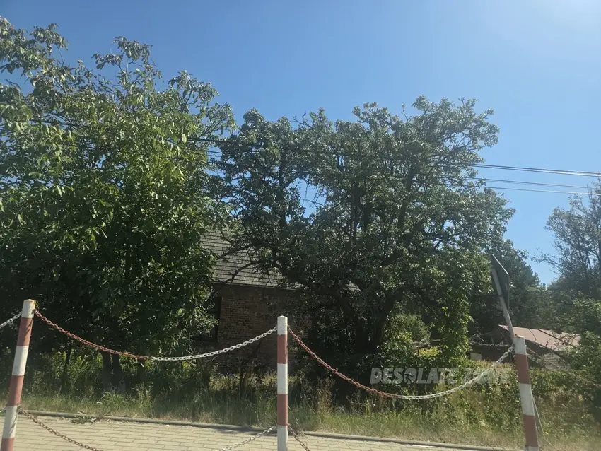 Domek z czerwonej cegły - photo 1/1