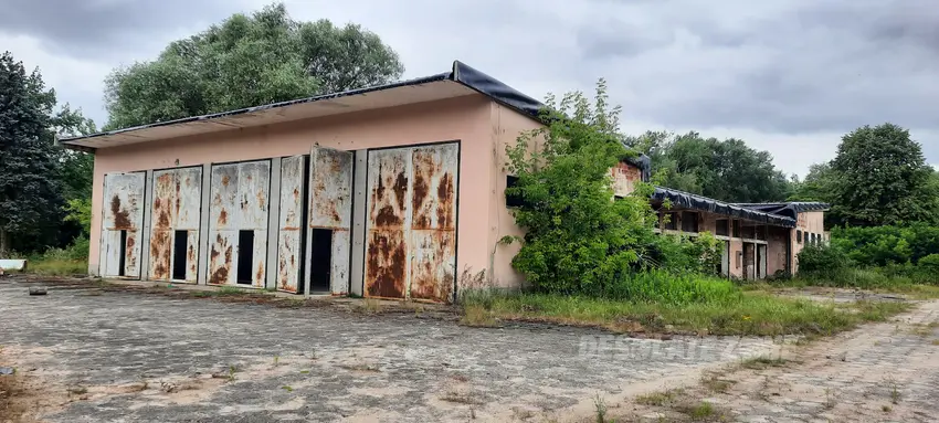 Ruiny po dawnym maszcie - zdjęcie 1/2