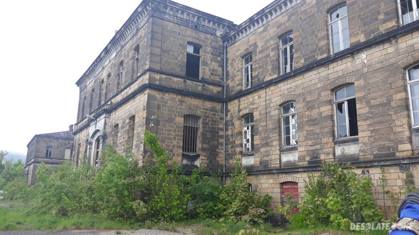 O p u s z c z o n y d w o r z e c k o l e j o w y- l u b a w k a(niem. liebau)