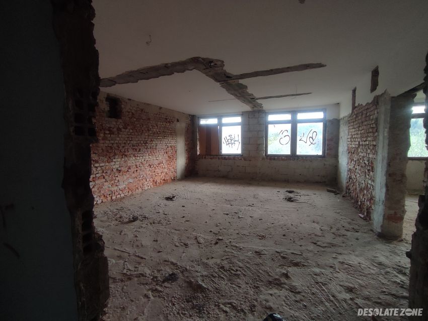 Niedokończony hotel/ośrodek wypoczynkowy