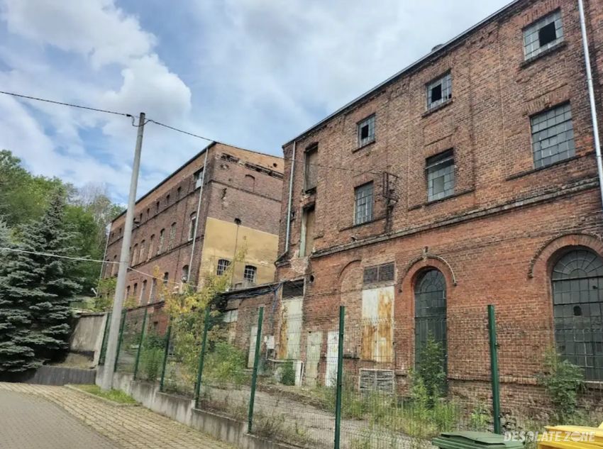 Opuszczony budynek fabryczny.