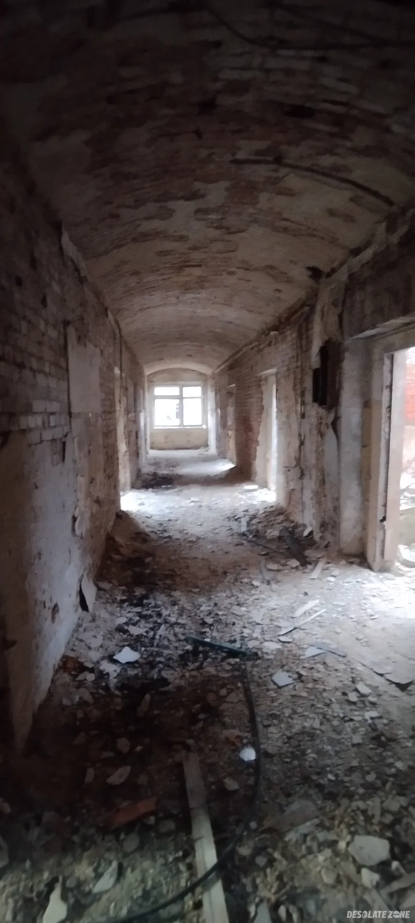 Opuszczone miasto- pstrąże, pstrąże - zdjęcie 1/4