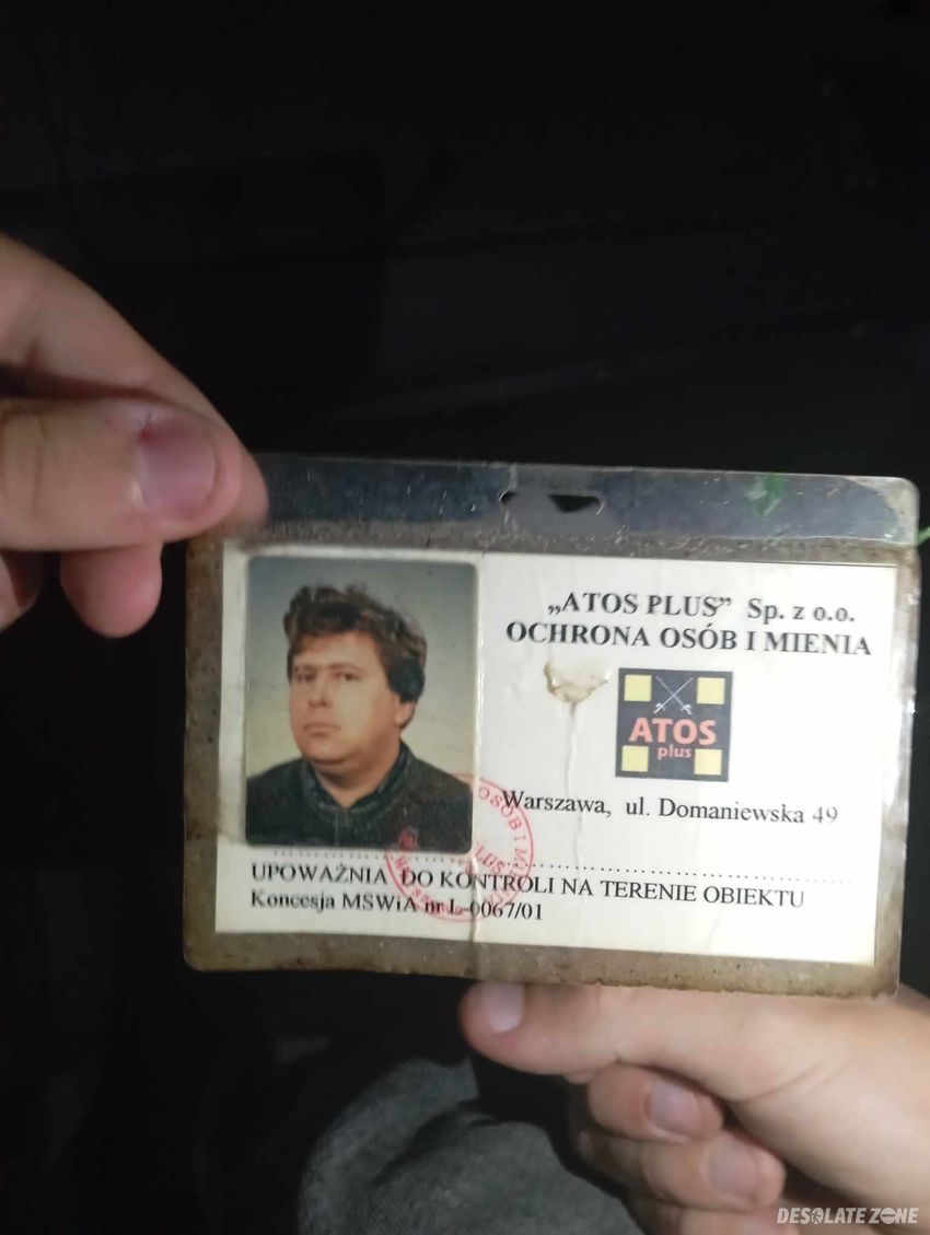 Dwa domy z samochodem