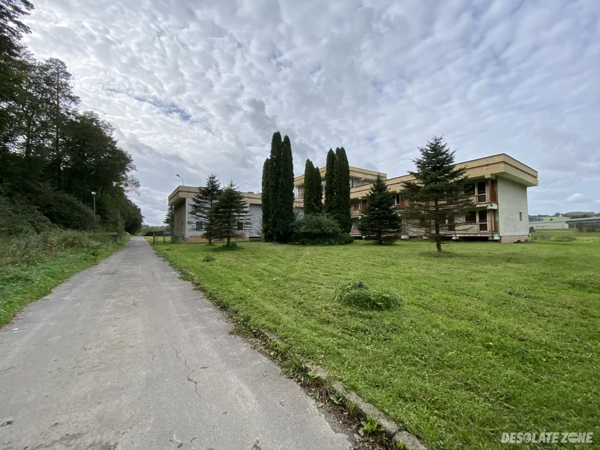 Opuszczony hotel restauracja przedmieście czudeckie - zdjęcie 1/4