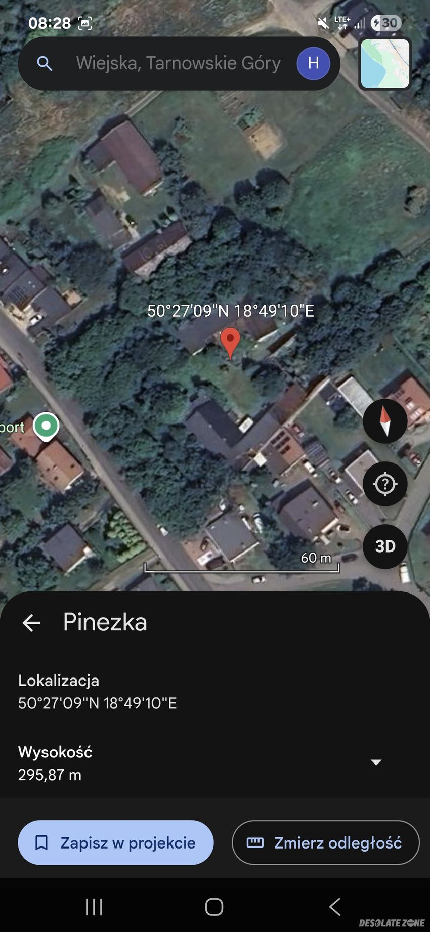 Opuszczony dom z ciagnikiem