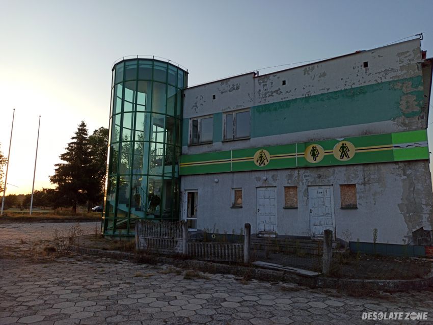 Opuszczona stacja benzynowa petrochemia płock