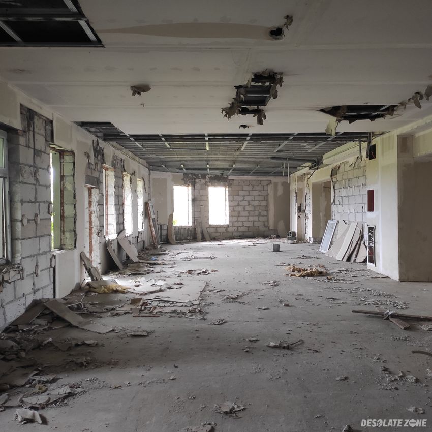 Opuszczona restauracja z częścią hotelową