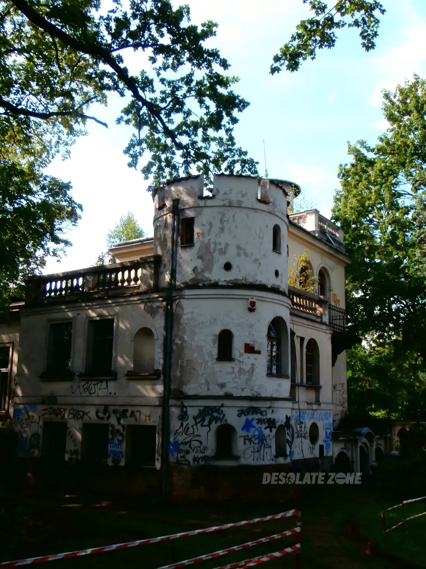 Opuszczona restauracja baszta (willa z x i x wieku) - photo 1/54