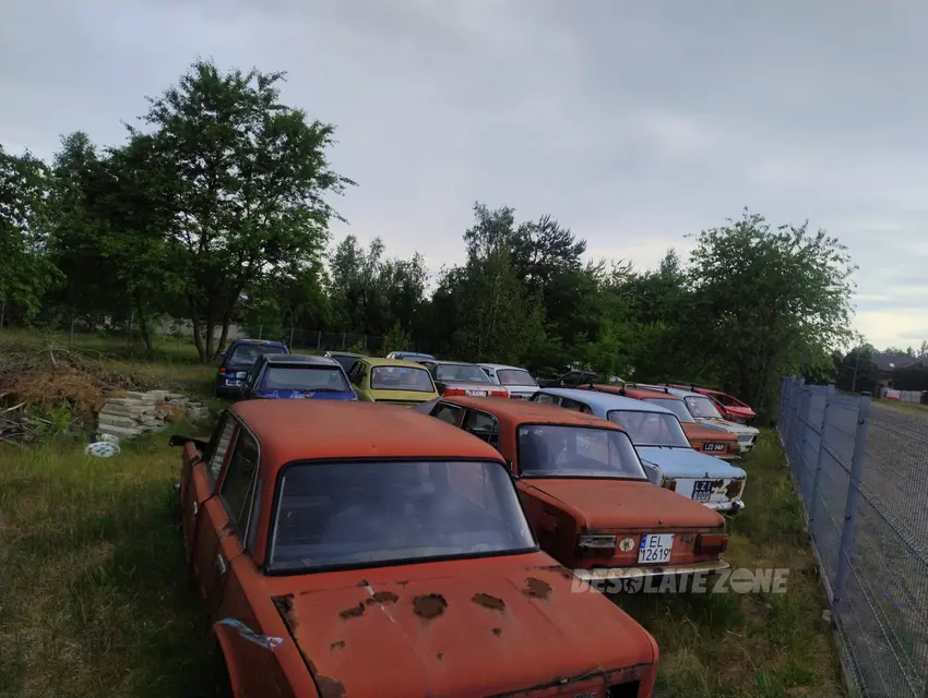 Cmentarzysko zabytkowych pojazdów - zdjęcie 1/4