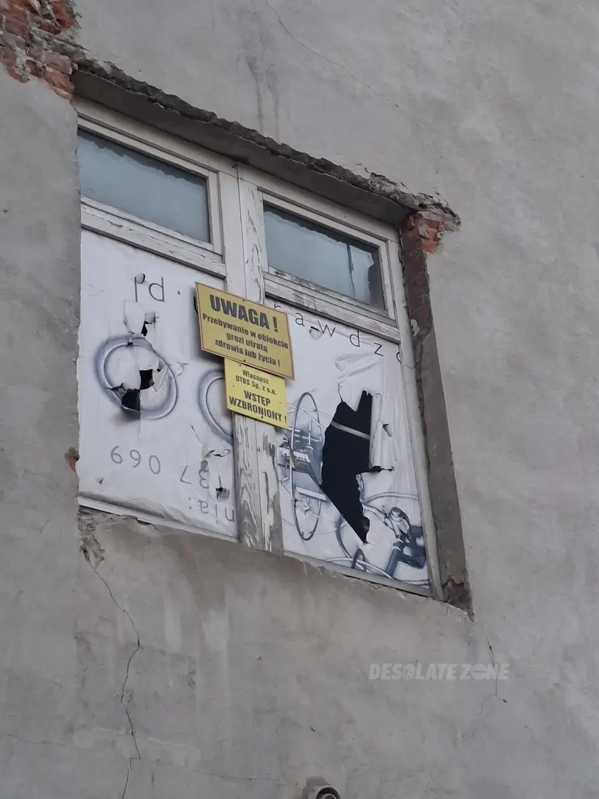 Opuszczona przychodnia wojskowa. - zdjęcie 1/4