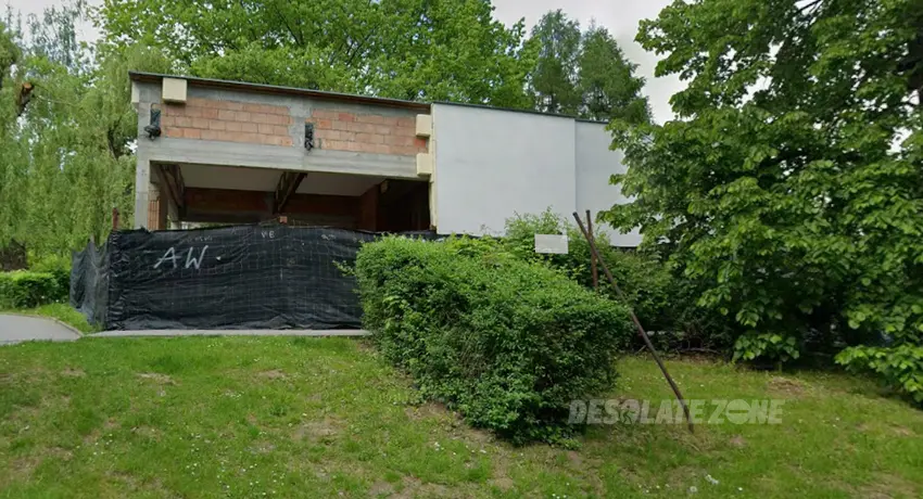 Opuszczony budynek po dawnym sklepie - photo 1/7