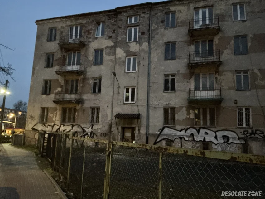 Opuszczona kamienica - zdjęcie 1/4