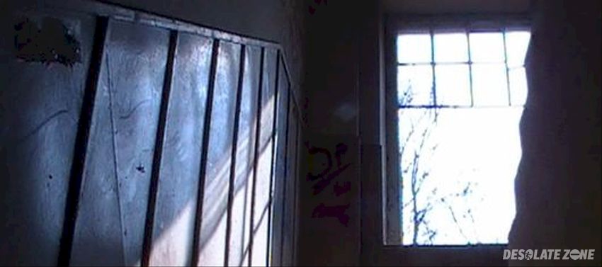 Spalona szkoła, jedlicze a