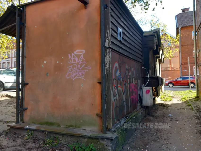 Opuszczony sklepik - zdjęcie 1/3