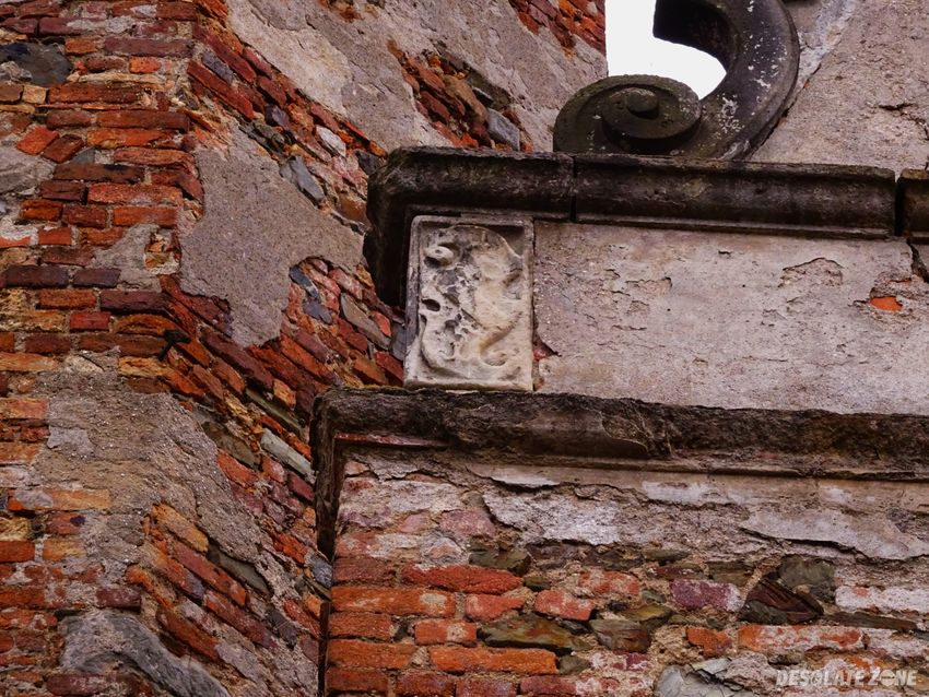 Zespół dworski – ruiny