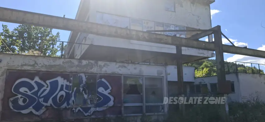 Opuszczony hotel - zdjęcie 1/24