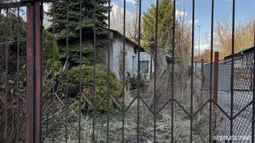 Opuszczony dom - zdjęcie 1/2