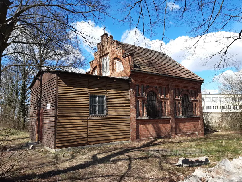 Ouszczona kaplica grzebalna. - photo 1/21