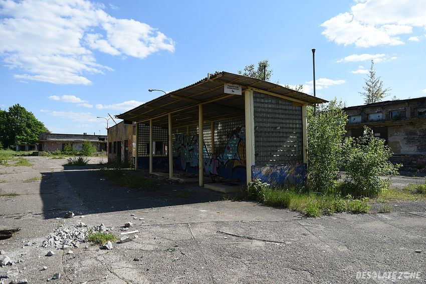 Opuszczony warsztat i magazyny policji