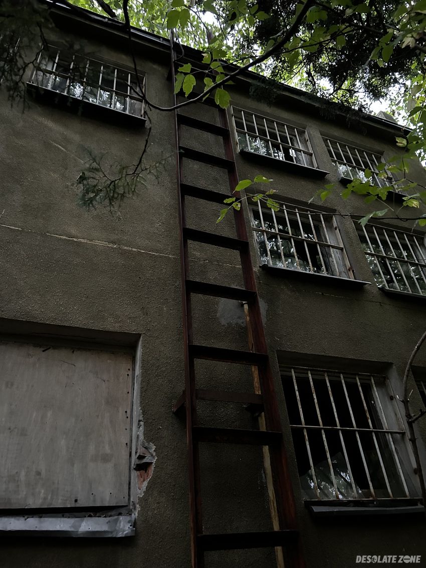 Trzy bliźniacze budynki