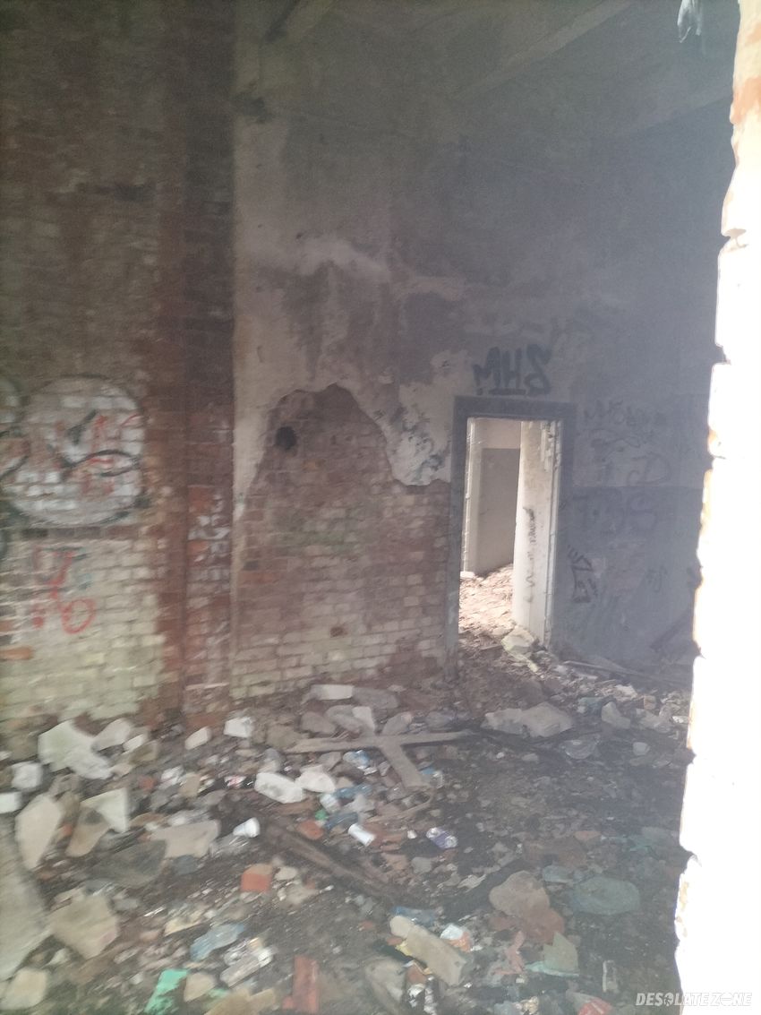 Opuszczony budynek p k p.