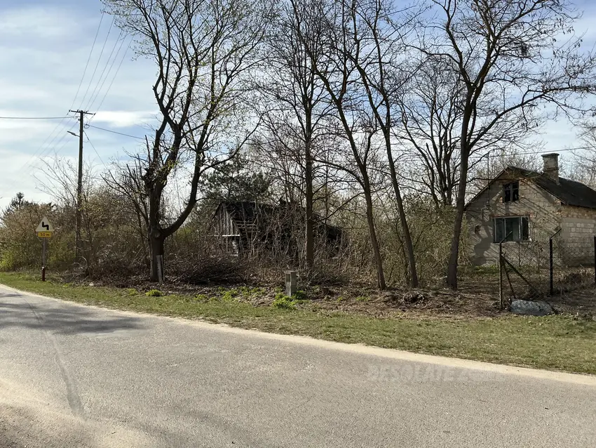 Dwa opuszczone domki - zdjęcie 1/4