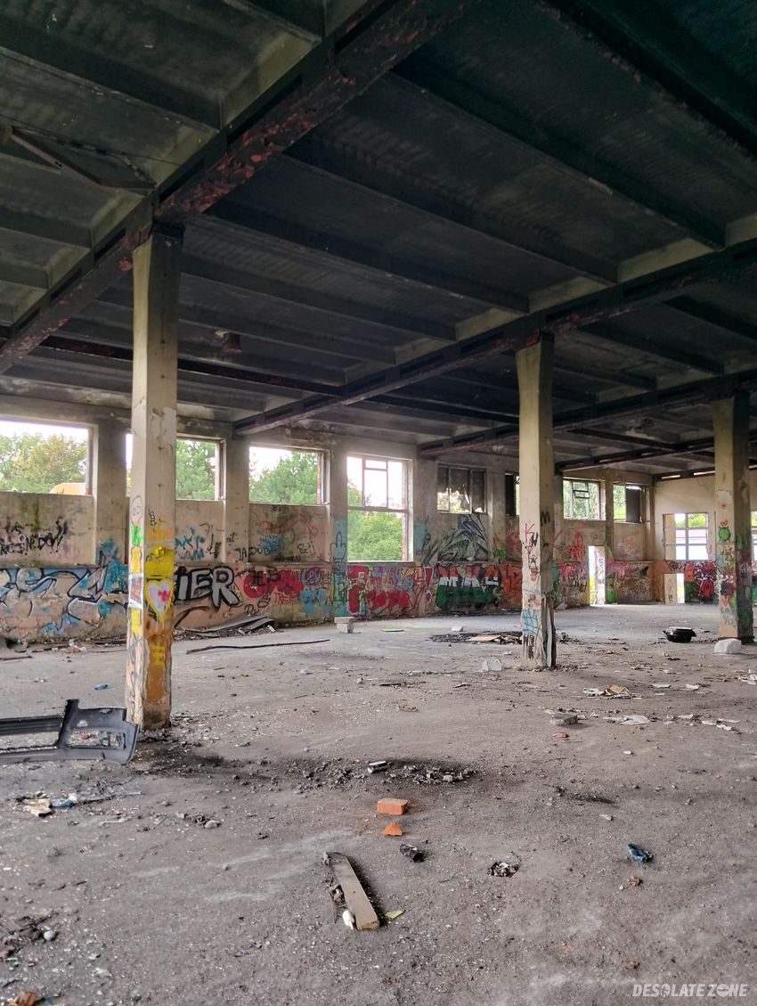 Opuszczona hala duża