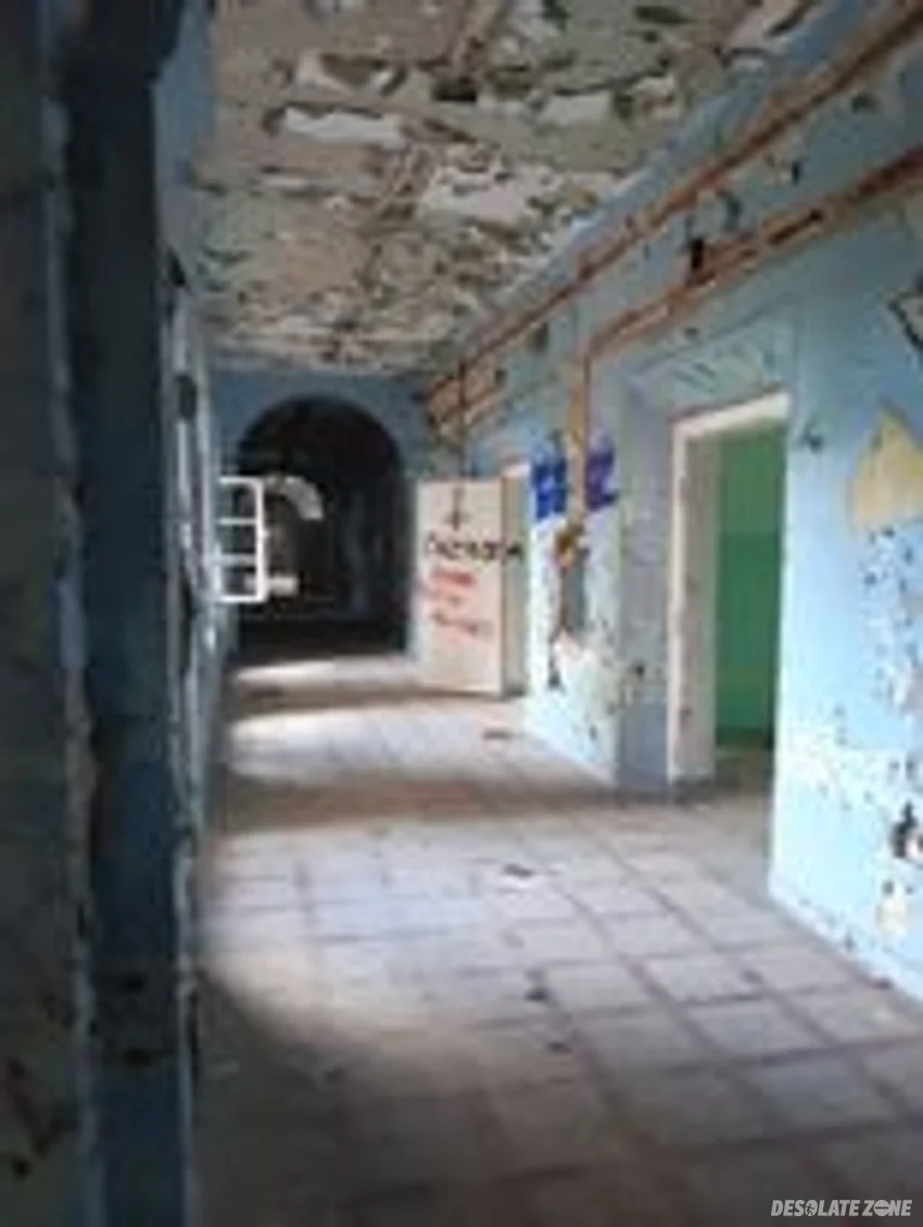 Niedawno opuszczony s z p i t a l w Świdnicy, Świdnica - photo 1/4