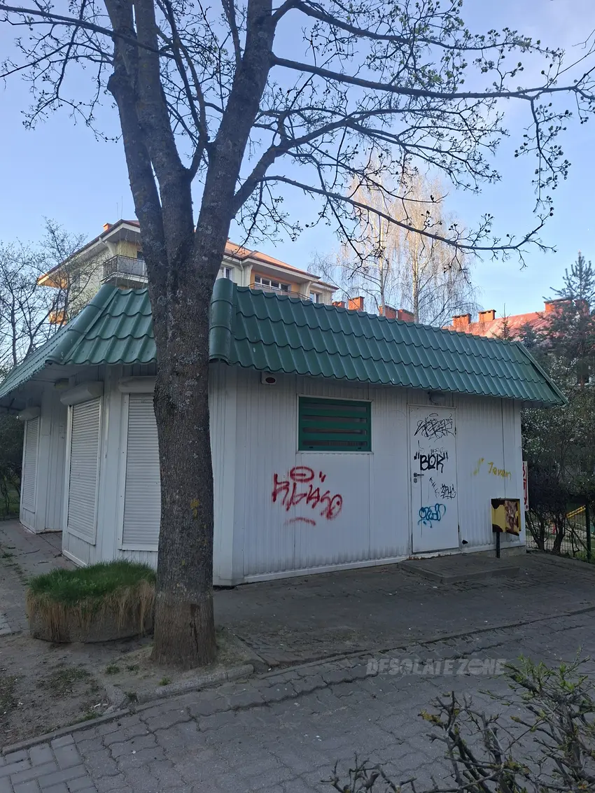 Opuszczony sklepik - zdjęcie 1/2