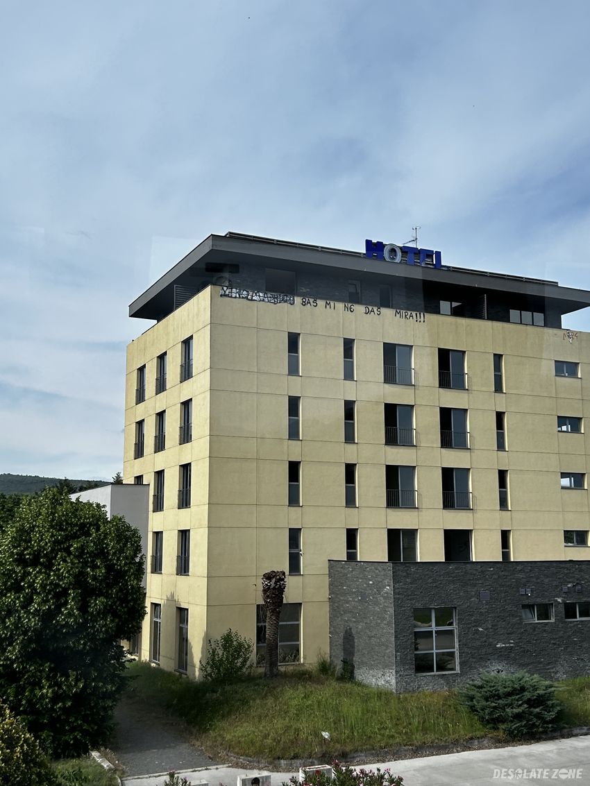Opuszczony hotel mogorjelo