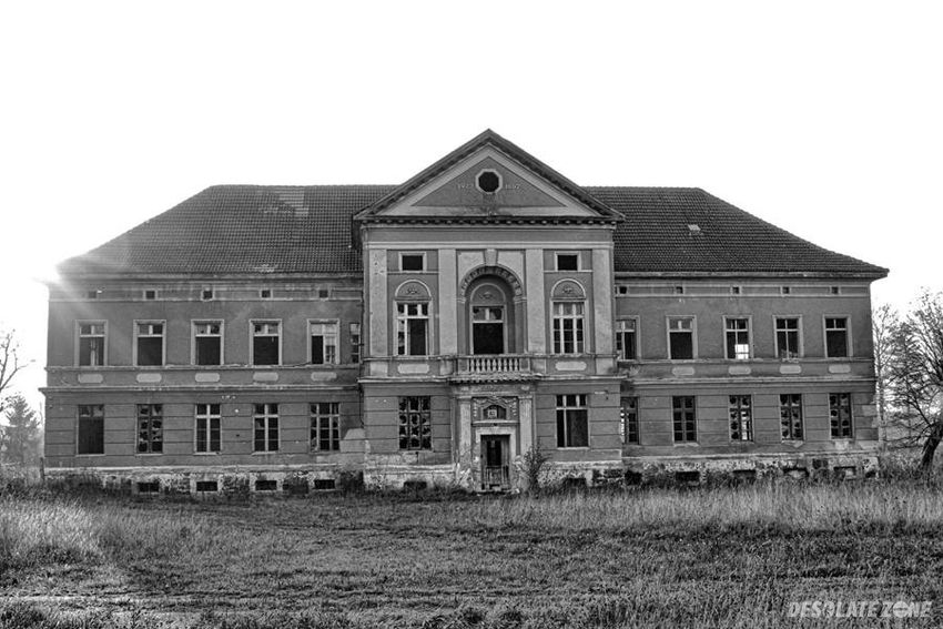 Neoklasycystyczny pałac rodziny von zimdarsen