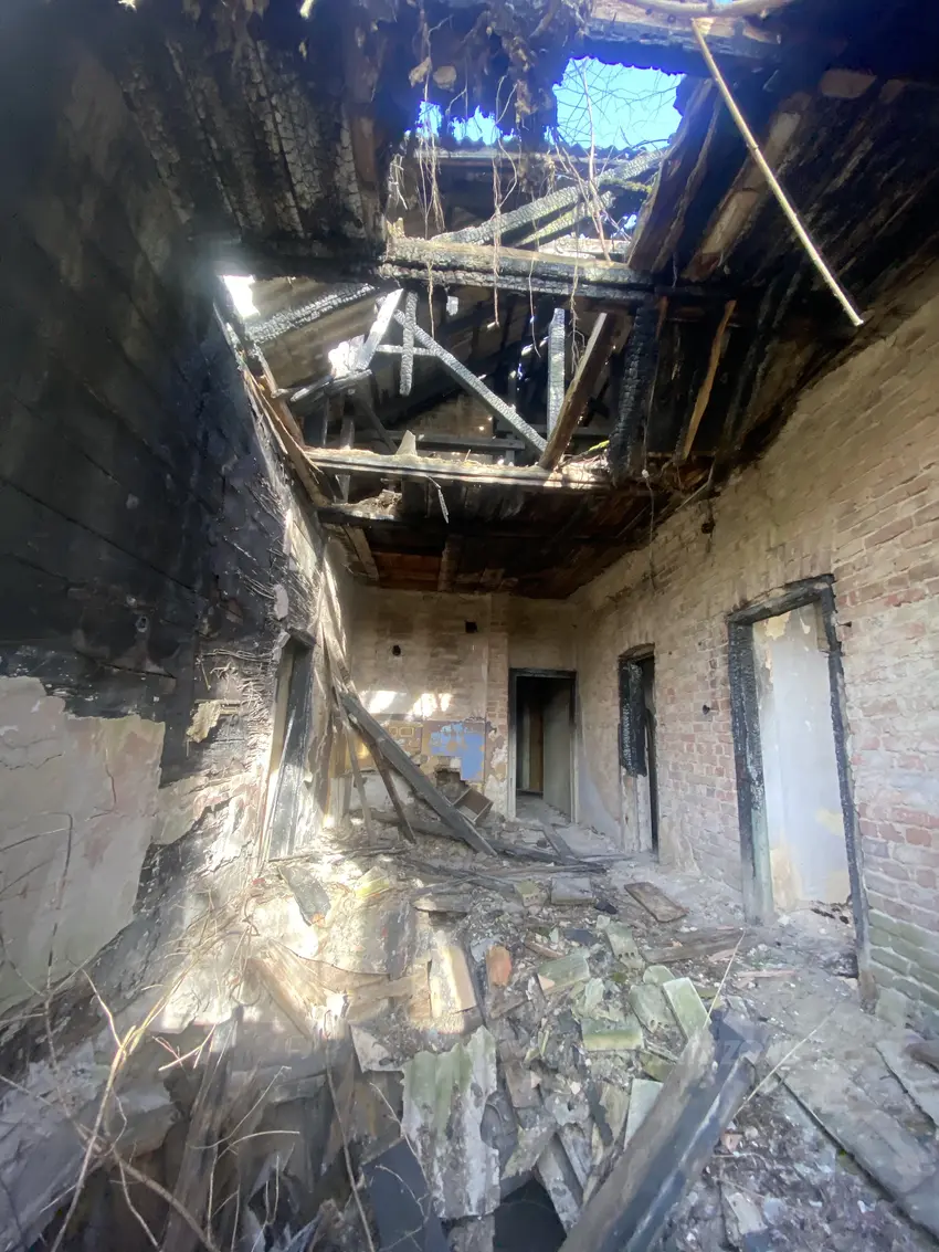 Opuszczony dworek, garbów - zdjęcie 1/4