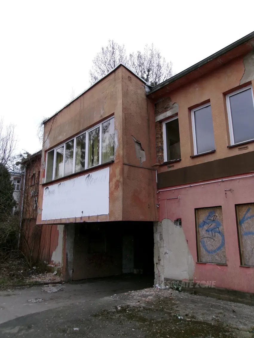 Opuszczony budynek - zdjęcie 1/4
