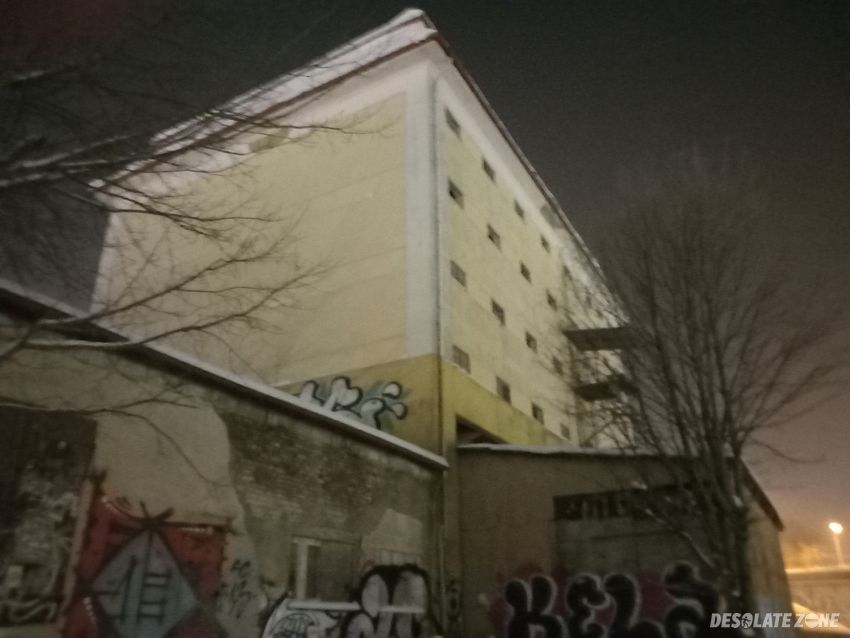 Opuszczony młyn i spichlerz