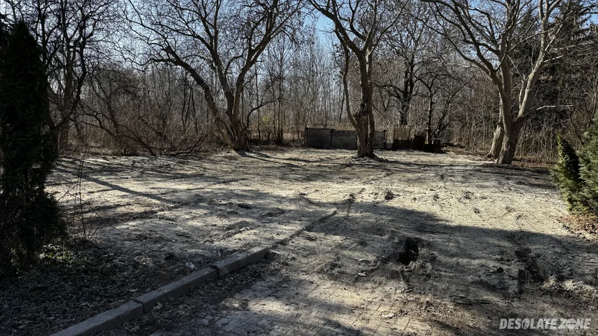 Opuszczony dom - zdjęcie 1/4