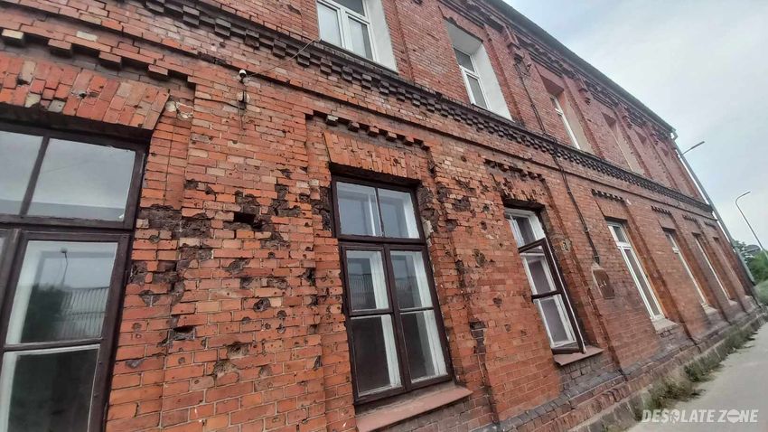 Opuszczona mała kamienica