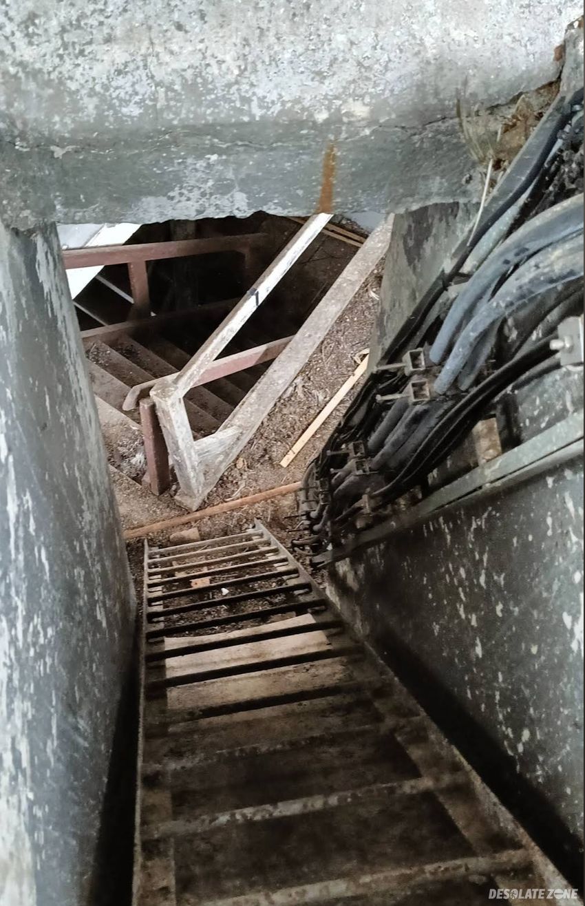 Stara opuszczona wieża ciśnień biskupiec