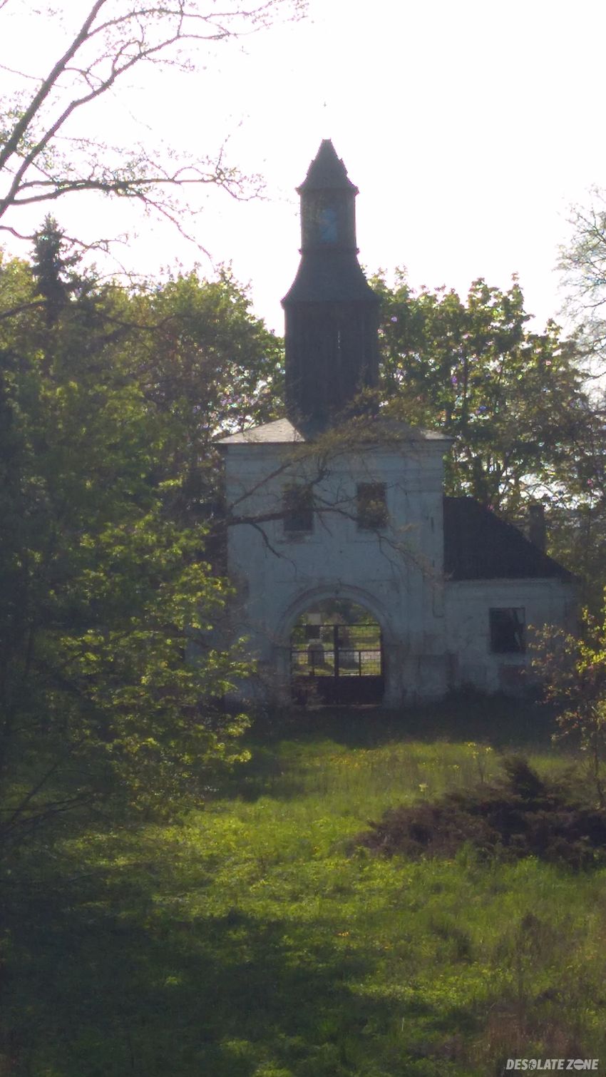 Opuszczony pałac w mordach , mordy