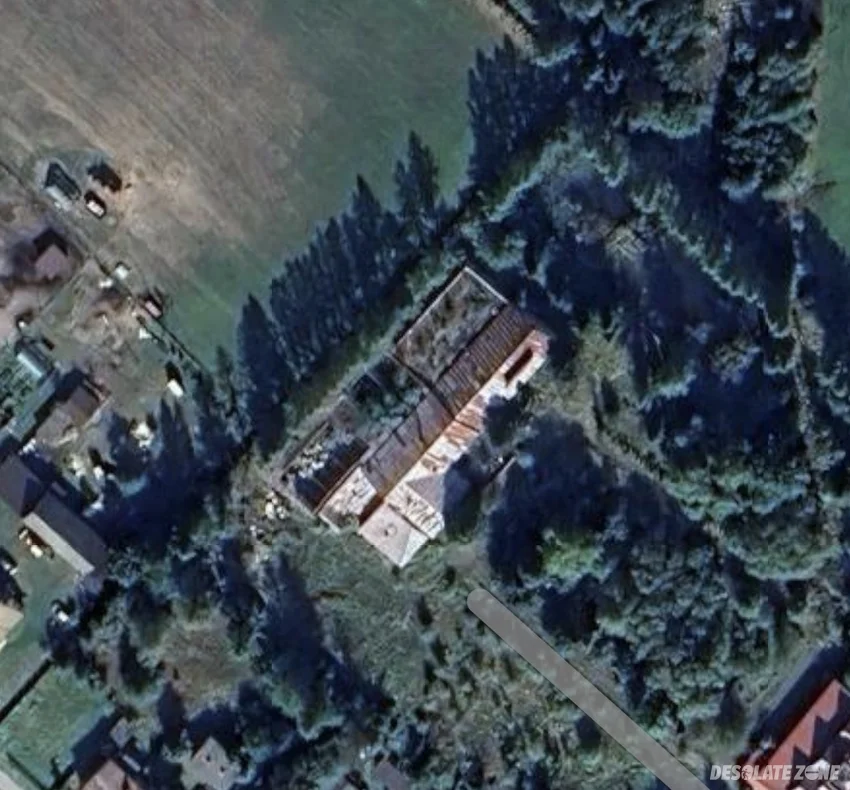 Opuszczona stajnia. - zdjęcie 1/1